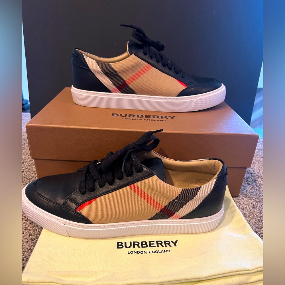 Burberry Black low top check sneakers